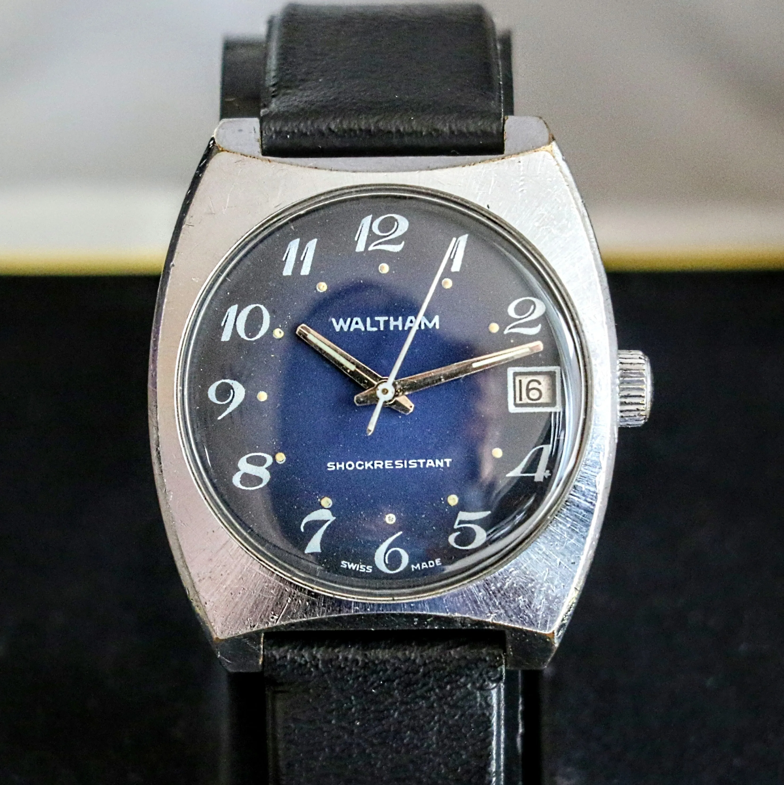 WALTHAM Shockresistant Wristwatch 7 Jewels Cal. ST 96-4 Date Indicator Blue Dial Swiss Watch